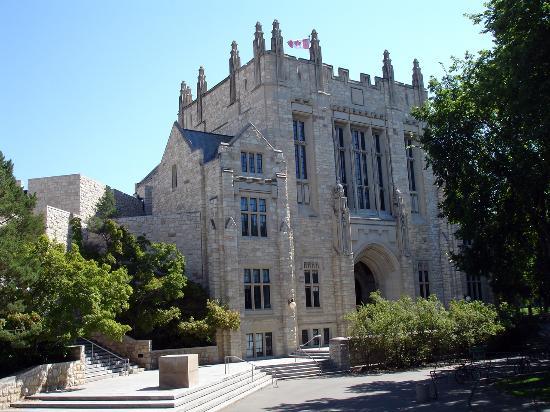 萨省大学 